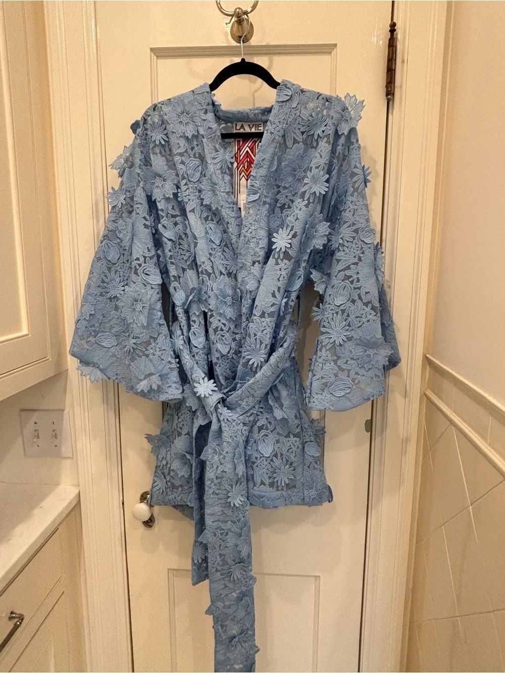 NWT La Vie Style House floral-lace wrap-front dress in light blue - Picture 2 of 7